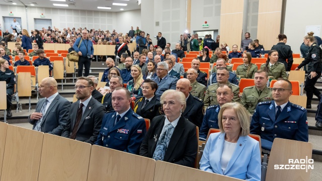 Fot. Robert Stachnik [Radio Szczecin] Święto klas mundurowych w szczecińskim VII LO [WIDEO, ZDJĘCIA]