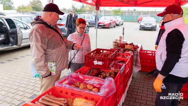 Fot. Robert Stachnik [Radio Szczecin] Na bazarku na Bronowickiej... [WIDEO, ZDJĘCIA]