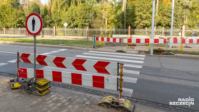 Fot. Robert Stachnik [Radio Szczecin] Światła na Mieszka I koło cmentarza. Sygnalizacja jeszcze w październiku
[WIDEO, ZDJĘCIA]
