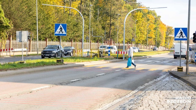 Fot. Robert Stachnik [Radio Szczecin] Światła na Mieszka I koło cmentarza. Sygnalizacja jeszcze w październiku
[WIDEO, ZDJĘCIA]