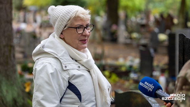 Fot. Robert Stachnik [Radio Szczecin] Tłumy na cmentarzu, czyli wielkie sprzątanie [ZDJĘCIA]