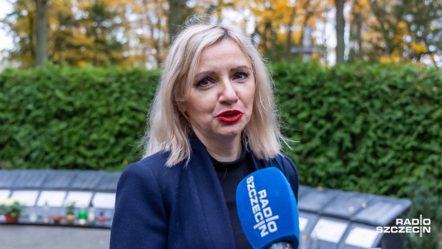 Fot. Robert Stachnik [Radio Szczecin] Osadzeni pracują na Cmentarzu Centralnym. Umowa z IPN [WIDEO, ZDJĘCIA]