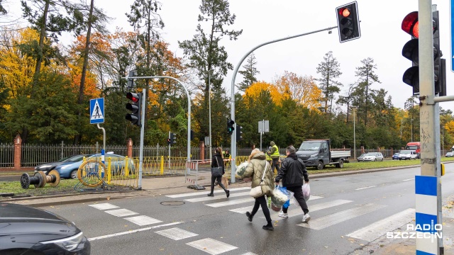 Fot. Robert Stachnik [Radio Szczecin] Nowa sygnalizacja na Mieszka I. Piesi: będzie bezpieczniej [WIDEO, ZDJĘCIA]