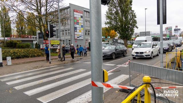 Fot. Robert Stachnik [Radio Szczecin] Nowa sygnalizacja na Mieszka I. Piesi: będzie bezpieczniej [WIDEO, ZDJĘCIA]