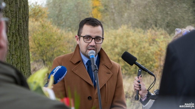 Fot. Maciej Papke [Radio Szczecin] Piaseczno. Pamiątkowa tablica [WIDEO, ZDJĘCIA]