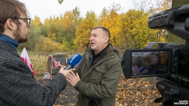 Fot. Maciej Papke [Radio Szczecin] Piaseczno. Pamiątkowa tablica [WIDEO, ZDJĘCIA]