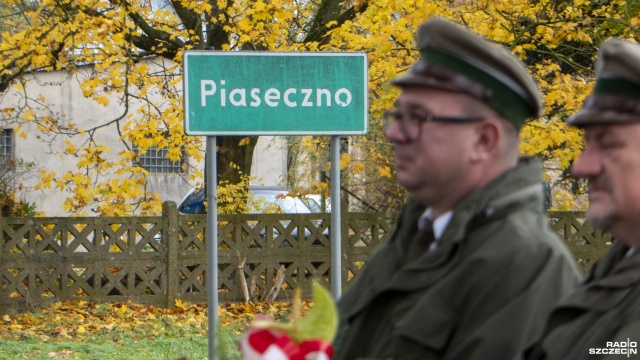 Fot. Maciej Papke [Radio Szczecin] Piaseczno. Pamiątkowa tablica [WIDEO, ZDJĘCIA]