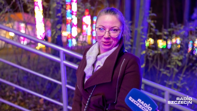 W piątkowy wieczór szczecińska Nibylandia przyciągnęła tłumy mieszkańców. Fot. Robert Stachnik [Radio Szczecin] "Garden of Lights", czyli bajkowa Arkonka [ZDJĘCIA]