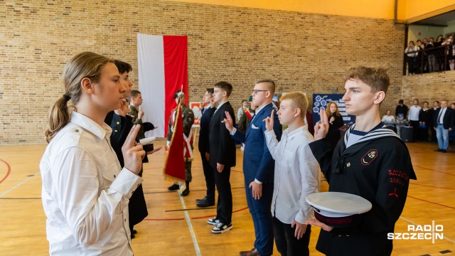 Fot. Robert Stachnik [Radio Szczecin] Kochają morze i chcą pracować na statkach. Dziś ślubowali [WIDEO, ZDJĘCIA]
