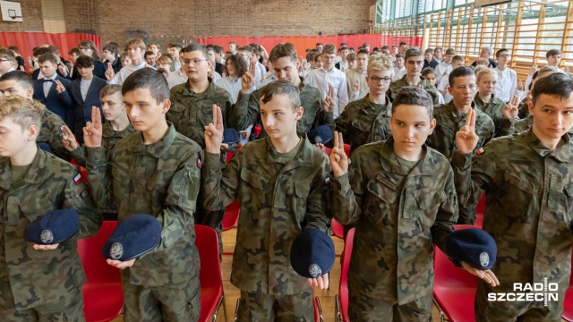 Fot. Robert Stachnik [Radio Szczecin] Kochają morze i chcą pracować na statkach. Dziś ślubowali [WIDEO, ZDJĘCIA]