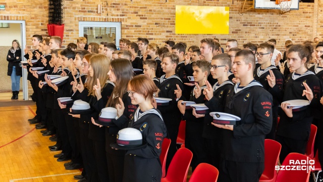 Fot. Robert Stachnik [Radio Szczecin] Kochają morze i chcą pracować na statkach. Dziś ślubowali [WIDEO, ZDJĘCIA]