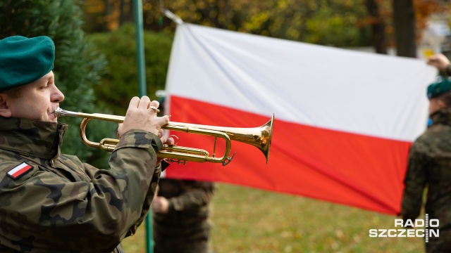Fot. Robert Stachnik [Radio Szczecin] Dzieci z "Chochlika" śpiewały z żołnierzami pieśni patriotyczne [WIDEO, ZDJĘCIA]
