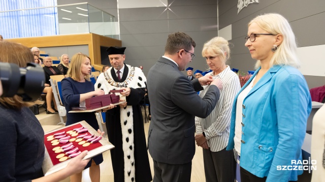 Fot. Robert Stachnik [Radio Szczecin] Pracownicy Zachodniopomorskiego Uniwersytetu Technologicznego odznaczeni [ZDJĘCIA]