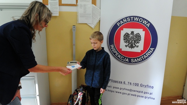 Fot. Marcin Kokolus [Radio Szczecin] A to wszystko na barkach ucznia... Ważenie w Gryfinie [ZDJĘCIA]