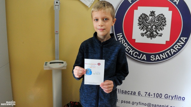 Fot. Marcin Kokolus [Radio Szczecin] A to wszystko na barkach ucznia... Ważenie w Gryfinie [ZDJĘCIA]