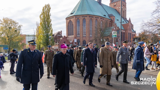 Fot. Robert Stachnik [Radio Szczecin] Defilada wojskowa na ulicach Szczecina [ZDJĘCIA]