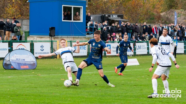 Fot. Robert Stachnik [Radio Szczecin] Trzecia liga. Derby dla piłkarzy Świtu [ZDJĘCIA]