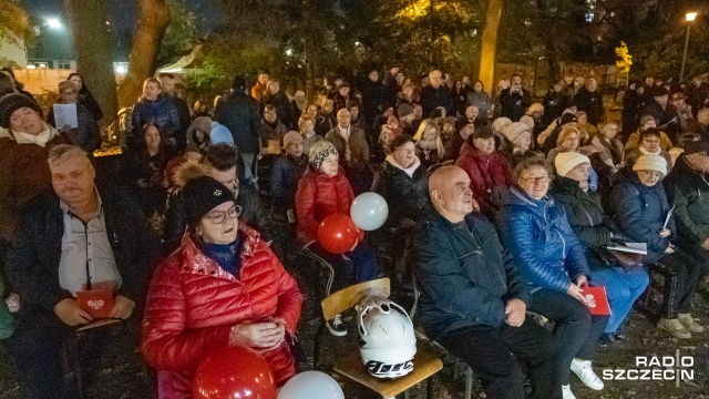 Fot. Robert Stachnik [Radio Szczecin] Wspólne śpiewanie pieśni patriotycznych [ZDJĘCIA]