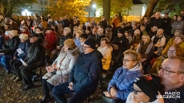 Fot. Robert Stachnik [Radio Szczecin] Wspólne śpiewanie pieśni patriotycznych [ZDJĘCIA]
