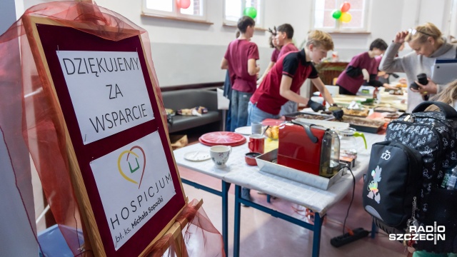 Fot. Robert Stachnik [Radio Szczecin] Uczniowie XIII LO zbierają pieniądze na hospicjum dla dzieci w Wilnie [AKTUALIZACJA, WIDEO, ZDJĘCIA]