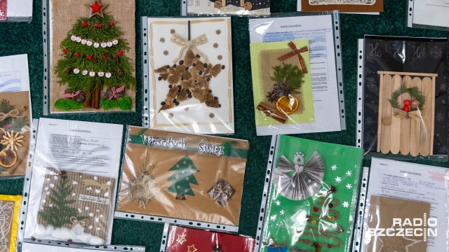 Fot. Robert Stachnik [Radio Szczecin] Dzieci stworzyły pół tysiąca świątecznych ekologicznych kartek [WIDEO, ZDJĘCIA]