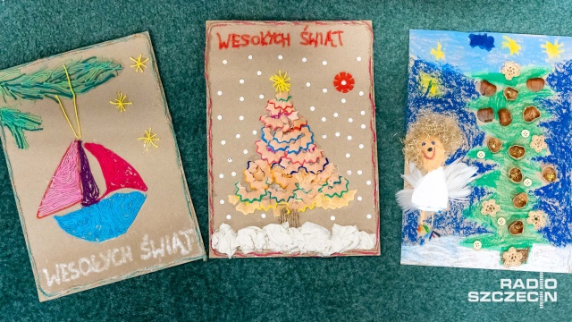 Fot. Robert Stachnik [Radio Szczecin] Dzieci stworzyły pół tysiąca świątecznych ekologicznych kartek [WIDEO, ZDJĘCIA]