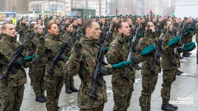 Fot. Robert Stachnik [Radio Szczecin] Kolejni żołnierze złożyli przysięgę [ZDJĘCIA]