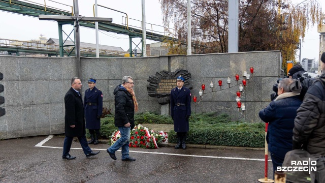 Fot. Robert Stachnik [Radio Szczecin] Oddali hołd ofiarom Stanu Wojennego [WIDEO, ZDJĘCIA]