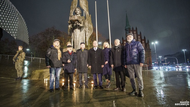 Fot. Maciej Papke [Radio Szczecin] Zapalili światełko w hołdzie ofiarom Stanu Wojennego [WIDEO, ZDJĘCIA]