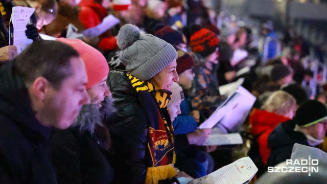 Fot. Robert Stachnik [Radio Szczecin] Wspólne kolędowanie na stadionie Pogoni [ZDJĘCIA]