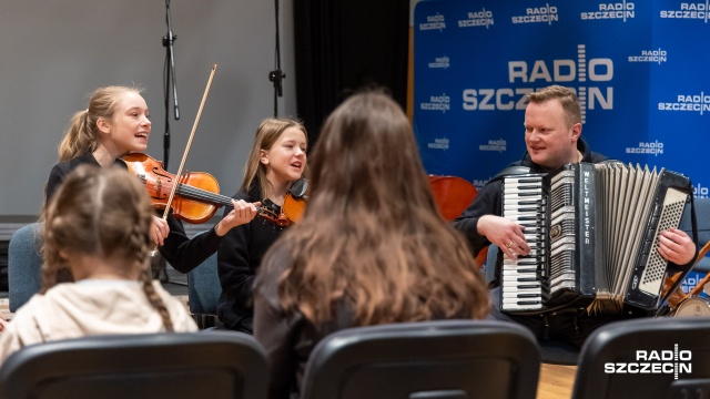 Fot. Robert Stachnik [Radio Szczecin] Warsztaty dla dzieci z zespołem Szczecinianie, czyli muzyczna podróż po regionach [ZDJĘCIA]