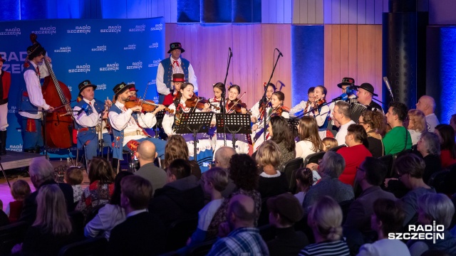 Fot. Robert Stachnik [Radio Szczecin] "Szczecinianie" kolędowali w radiowym studiu [WIDEO, ZDJĘCIA]