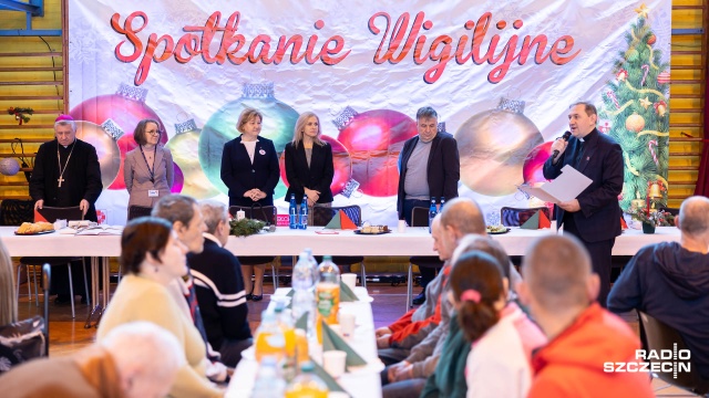 Fot. Robert Stachnik [Radio Szczecin] Kilkuset potrzebujących spotkało się na wspólnej Wigilii [WIDEO, ZDJĘCIA]