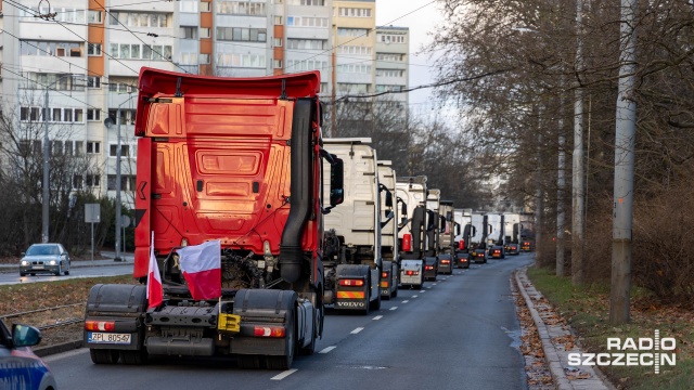 Fot. Robert Stachnik [Radio Szczecin] Protest przewoźników. Spotkanie z wojewodą [WIDEO, ZDJĘCIA]