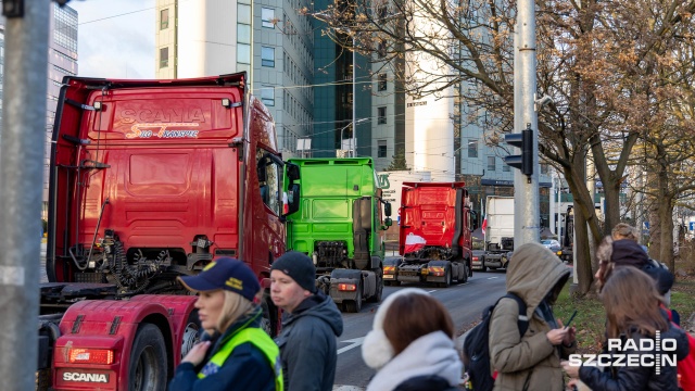 Fot. Robert Stachnik [Radio Szczecin] Protest przewoźników. Spotkanie z wojewodą [WIDEO, ZDJĘCIA]