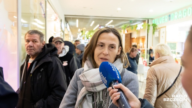 Fot. Robert Stachnik [Radio Szczecin] Poranne, przedświąteczne zakupy... Swoje odstać trzeba [ZDJĘCIA]