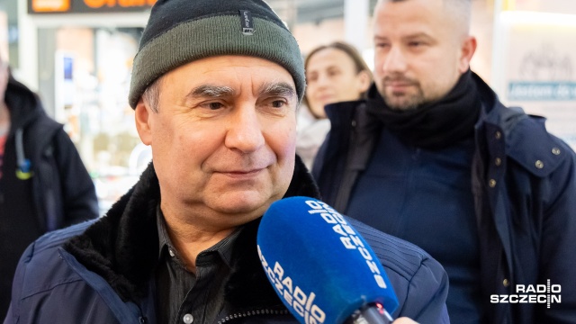 Fot. Robert Stachnik [Radio Szczecin] Poranne, przedświąteczne zakupy... Swoje odstać trzeba [ZDJĘCIA]