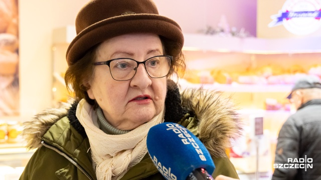 Fot. Robert Stachnik [Radio Szczecin] Poranne, przedświąteczne zakupy... Swoje odstać trzeba [ZDJĘCIA]