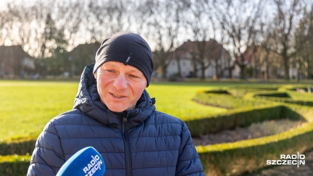 Fot. Robert Stachnik [Radio Szczecin] Jasne Błonia wypełniły się spacerowiczami. "Trening po pierogach" [WIDEO, ZDJĘCIA]
