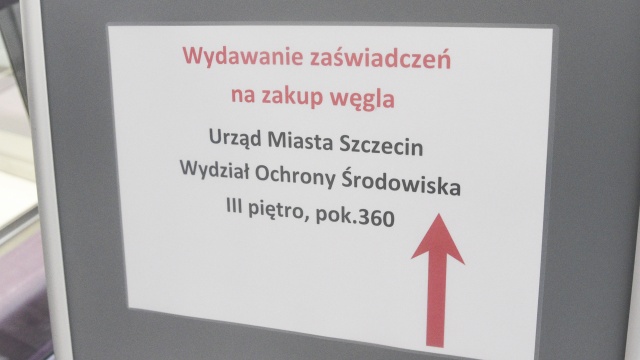 Od poniedziałku w Urzędzie Miasta w Szczecinie wydawane są zaświadczenia, które umożliwią kupno węgla na preferencyjnych warunkach.