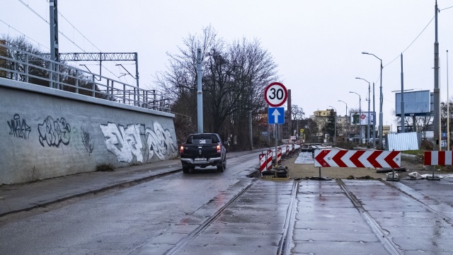 Od niedzieli w Szczecinie zmiany dla kierowców, jak i pasażerów komunikacji miejskiej związane będą z rozpoczynającym się kolejnym etapem przebudowy ulicy Kolumba.