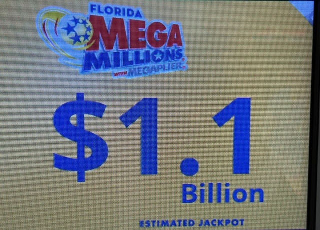 Oczekiwanie na nowego multimilionera. W Stanach Zjednoczonych nie padła główna wygrana w loterii Mega Millions, która wynosiła 940 milionów dolarów.
