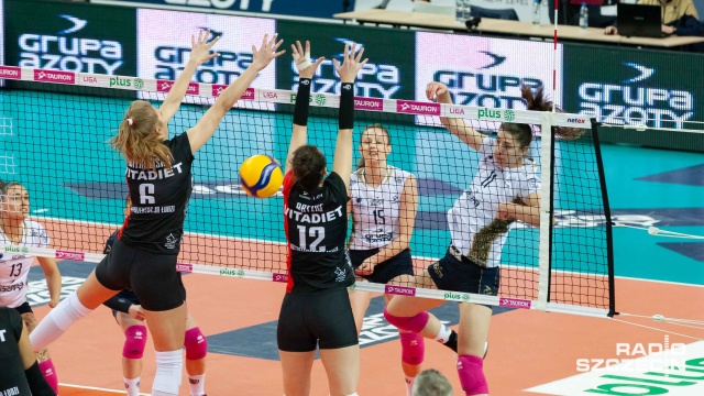 Hit Tauron Ligi nie dla siatkarek Grupy Azoty Chemika Police. Drużyna trenera Marka Mierzwińskiego przegrała na własnym parkiecie z ŁKS-em Łódź 1:3 w 10 kolejce rozgrywek o mistrzostwo Polski.
