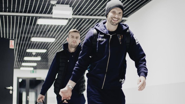 Piłkarze Pogoni pojadą w poniedziałek do Berlina, a stamtąd samolotem polecą do Turcji na zgrupowanie. Szczecinianie w Belek przygotowywać się będą do rundy wiosennej ekstraklasy.