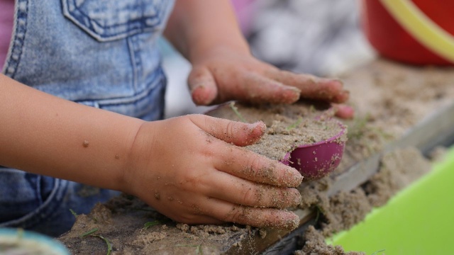 Wszystkie szczecińskie miejskie przedszkola będą zamknięte od 26 czerwca do 28 lipca - taką decyzję podjął magistrat. Część rodziców i radnych protestuje.