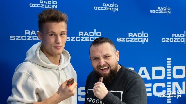Do klatki wchodzi w jednym celu - po zwycięstwo i zapewnia, że to jego ręka powędruje w górę. Oskar Szczepaniak, zawodnik MMA, który w przyszłym tygodniu będzie walczył na gali KSW w Szczecinie odwiedził we wtorek rano nasze studio.