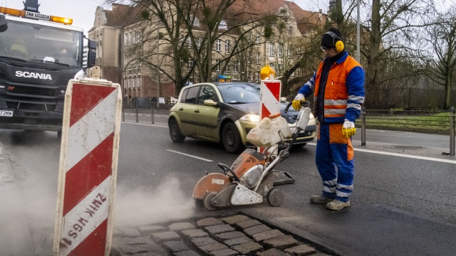 Od godziny 22 całkowicie zamknięty dla ruchu zostanie fragment ulicy Sczanieckiej w Szczecinie. Chodzi o odcinek między ulicą Emilii Plater, a skrzyżowaniem z ulicą 1 Maja.