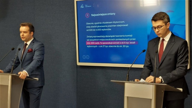 Zmiany w Kodeksie wyborczym są prodemokratyczne, proobywatelskie i profrekwencyjne - mówi rzecznik Prawa i Sprawiedliwości Rafał Bochenek.