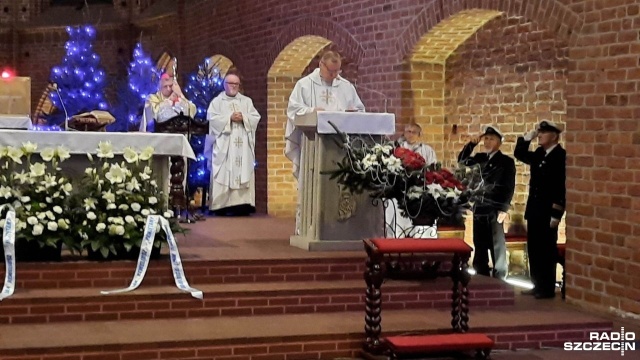 W sobotę minie 30 lat od zatonięcia promu Jan Heweliusz. W piątek o godzinie 18 w Kościele Morskim pod wezwaniem św. Jana Ewangelisty została odprawiona msza święta w intencji ofiar i ich rodzin.