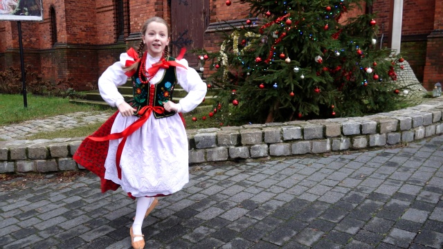 10-letnia Antonina Kamińska z Zespołu Pieśni i Tańca Szczecinianie z przepustką do szkoły tańca You Can Dance - Nowa Generacja. Swoją szansę wykorzystała w trakcie castingu, na którym wykonała popularnego w Polsce Oberka.